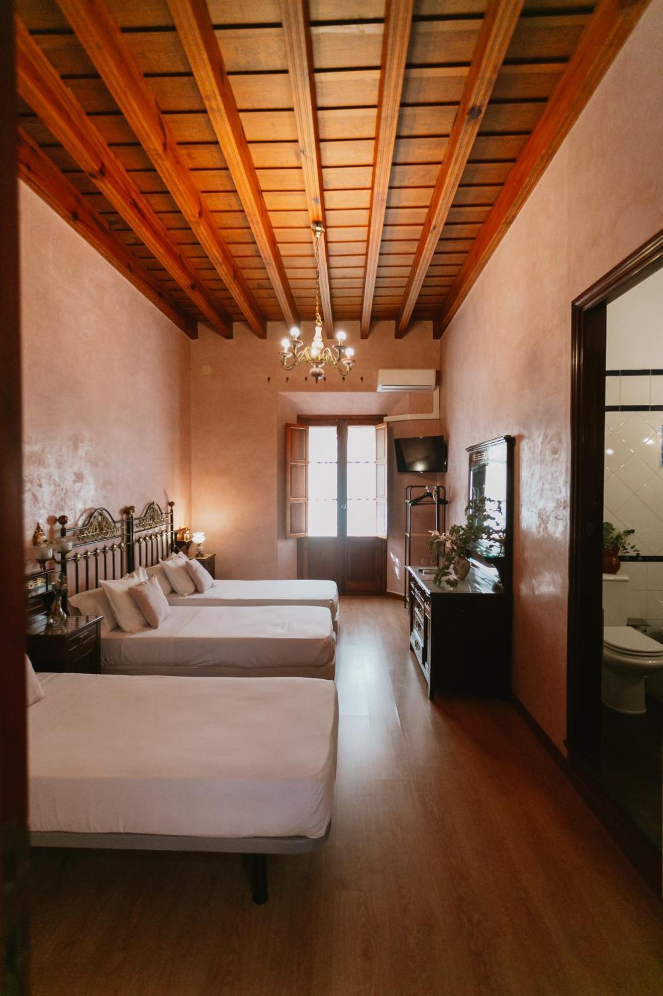 Komodo Casa Maravillas * Sevilla