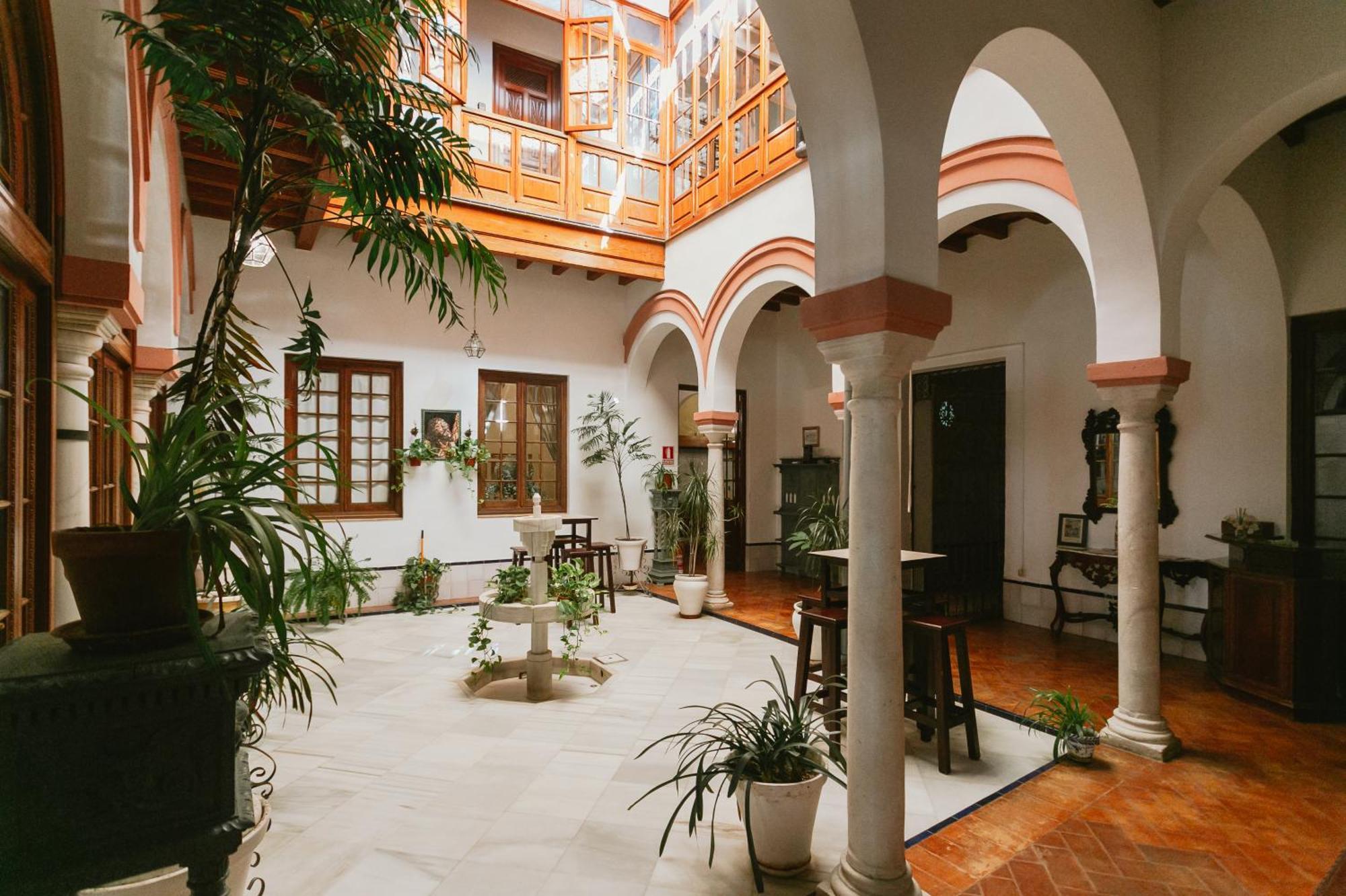 Komodo Casa Maravillas Sevilla