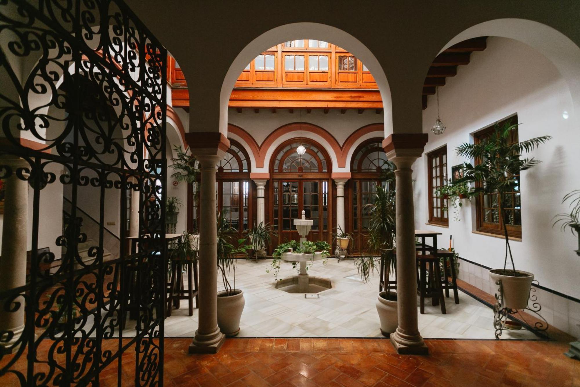 Komodo Casa Maravillas Sevilla