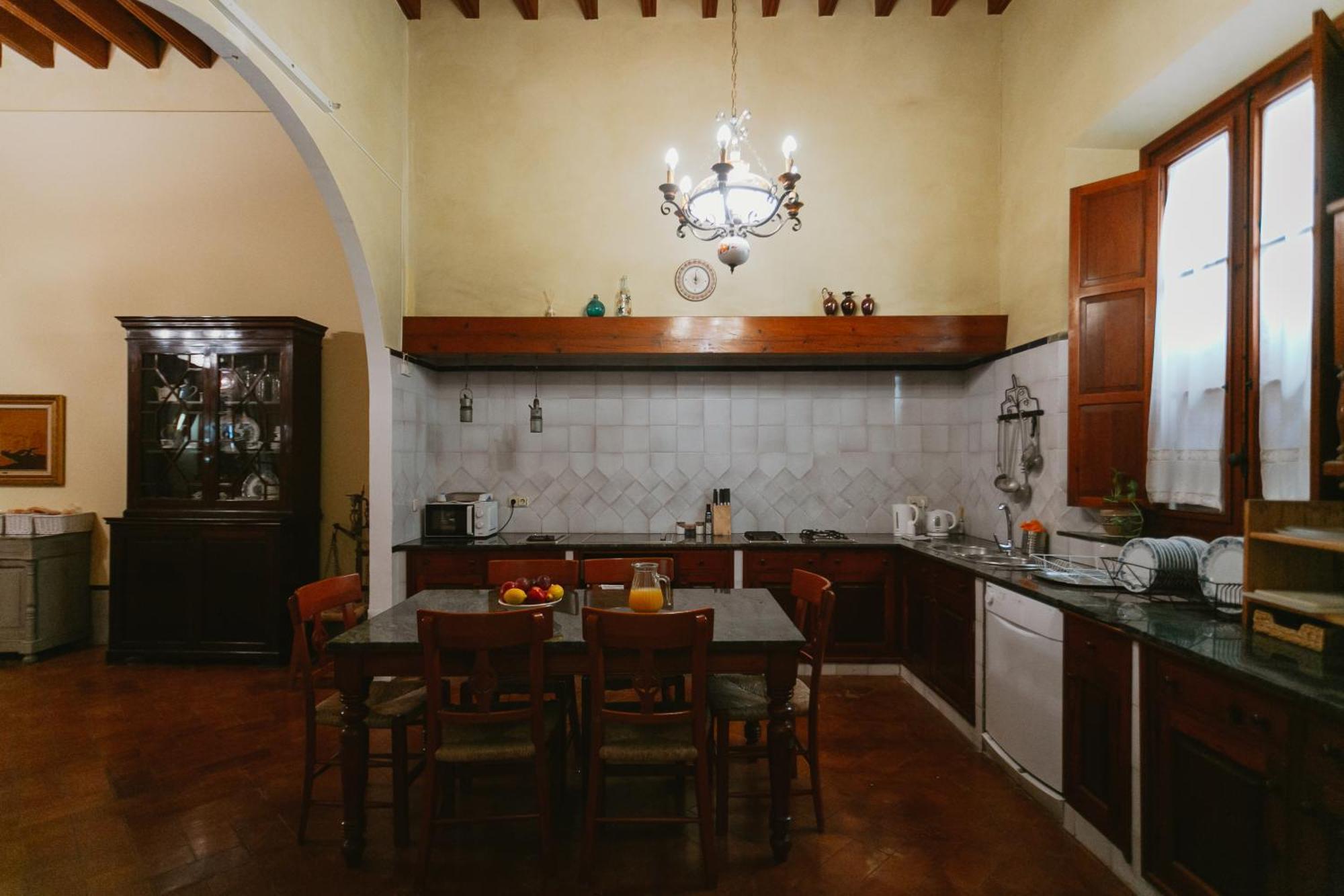 Komodo Casa Maravillas Sevilla
